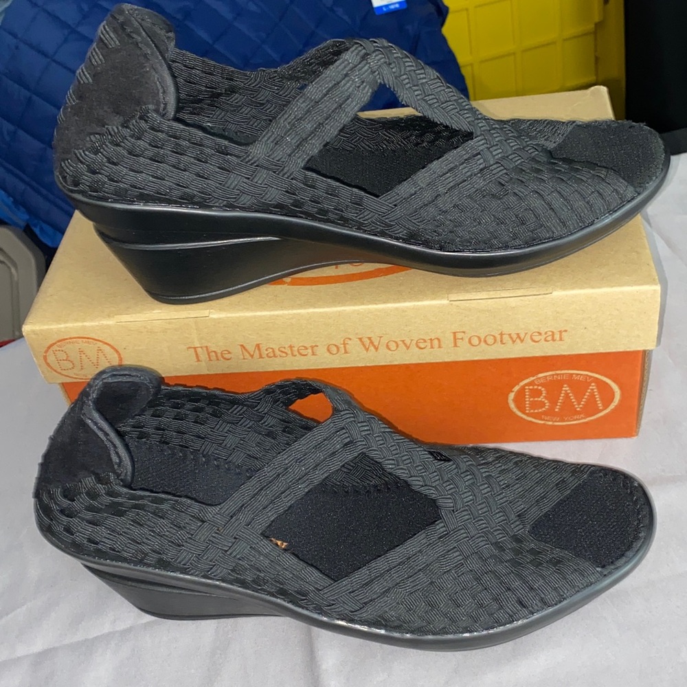 NEW IN BOX Bernie Mev Yvonne Black Woven Peep-Toe Wedge ShoesWo size 10(EU41) - Picture 8 of 10